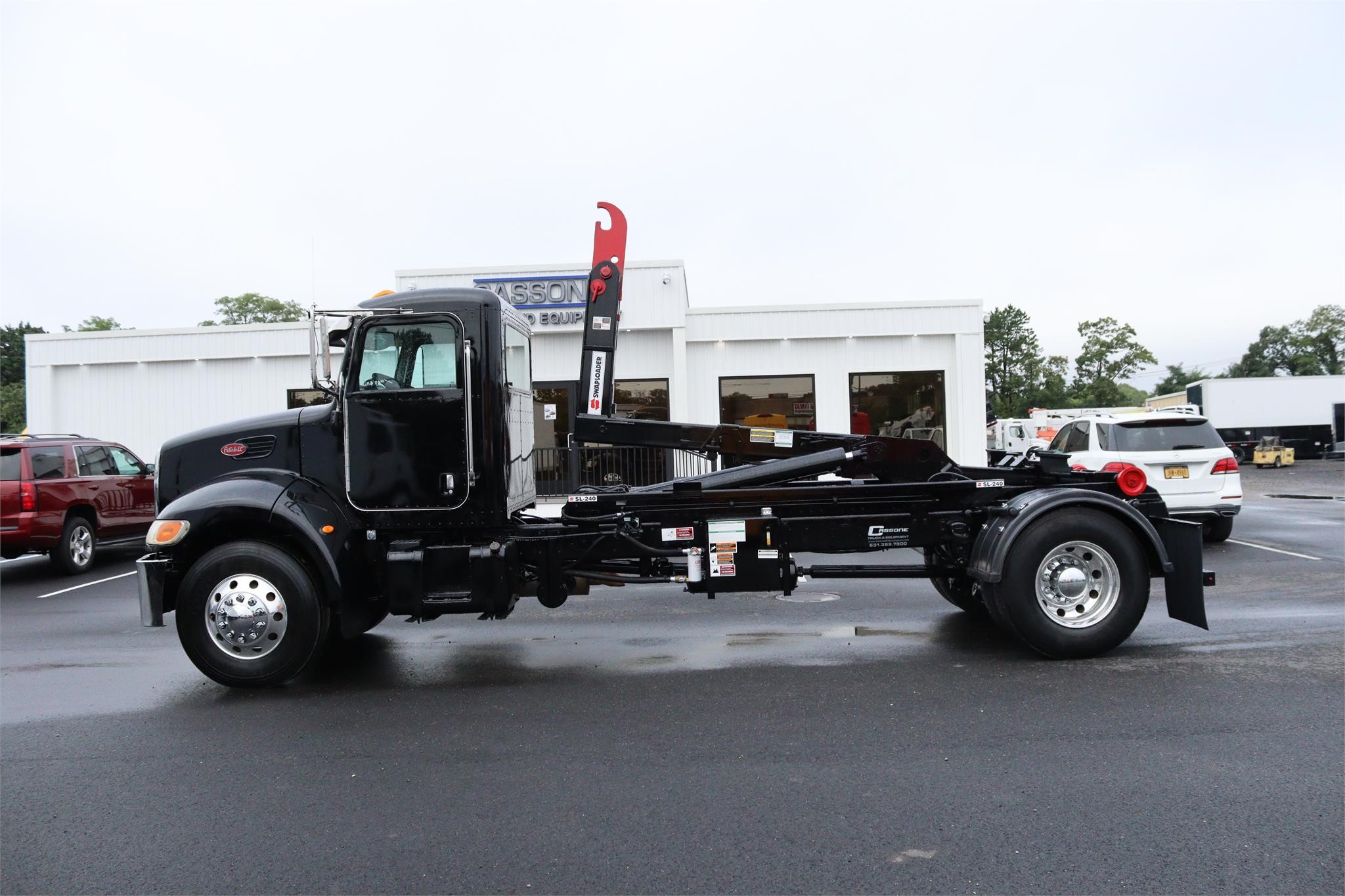 2007 PETERBILT 335 - image 2 of 6