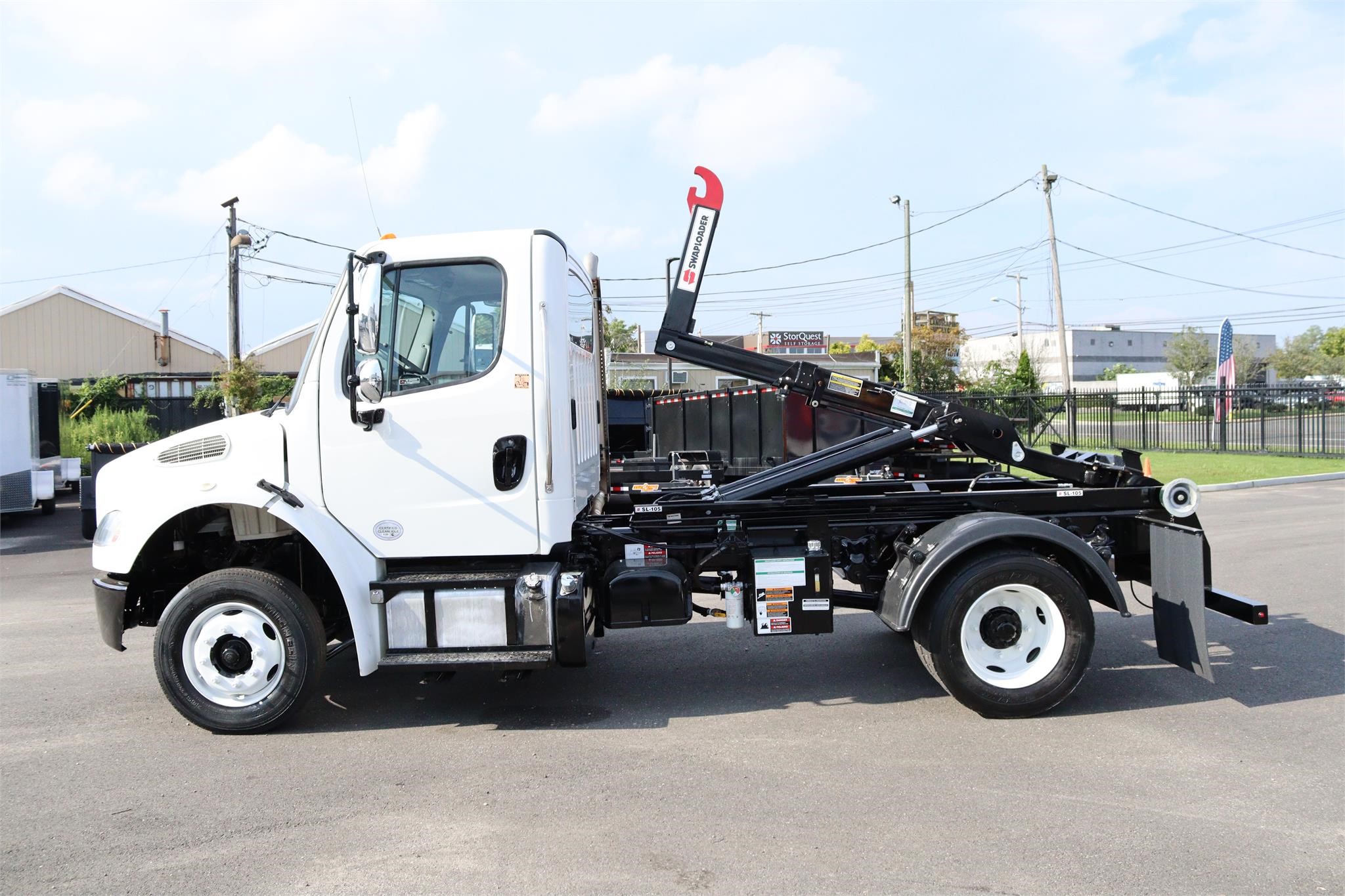 2015 FREIGHTLINER BUSINESS CLASS M2 106 - image 2 of 6