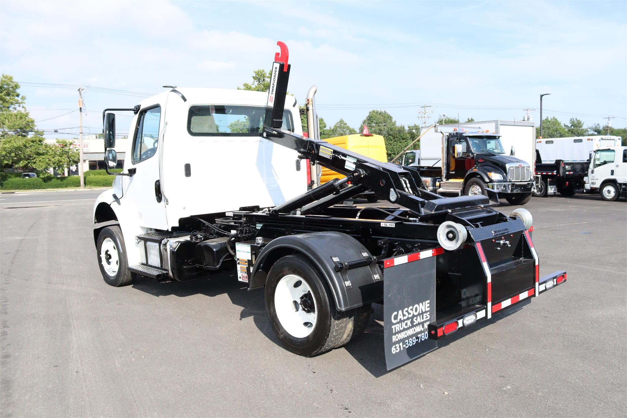 2015 FREIGHTLINER BUSINESS CLASS M2 106 - image 3 of 6