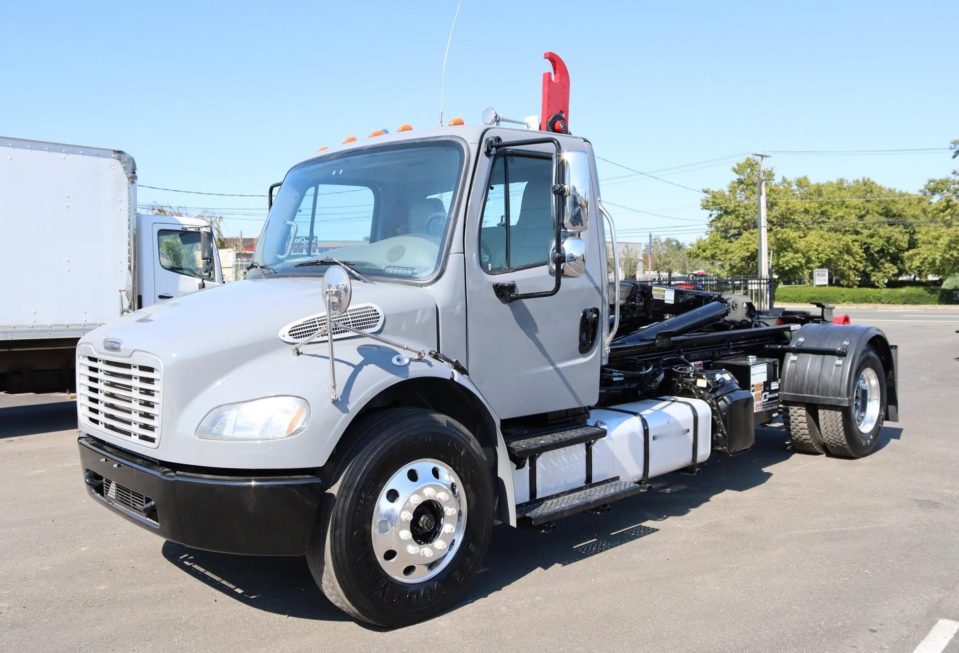 2014 FREIGHTLINER BUSINESS CLASS M2 106 - image 1 of 6