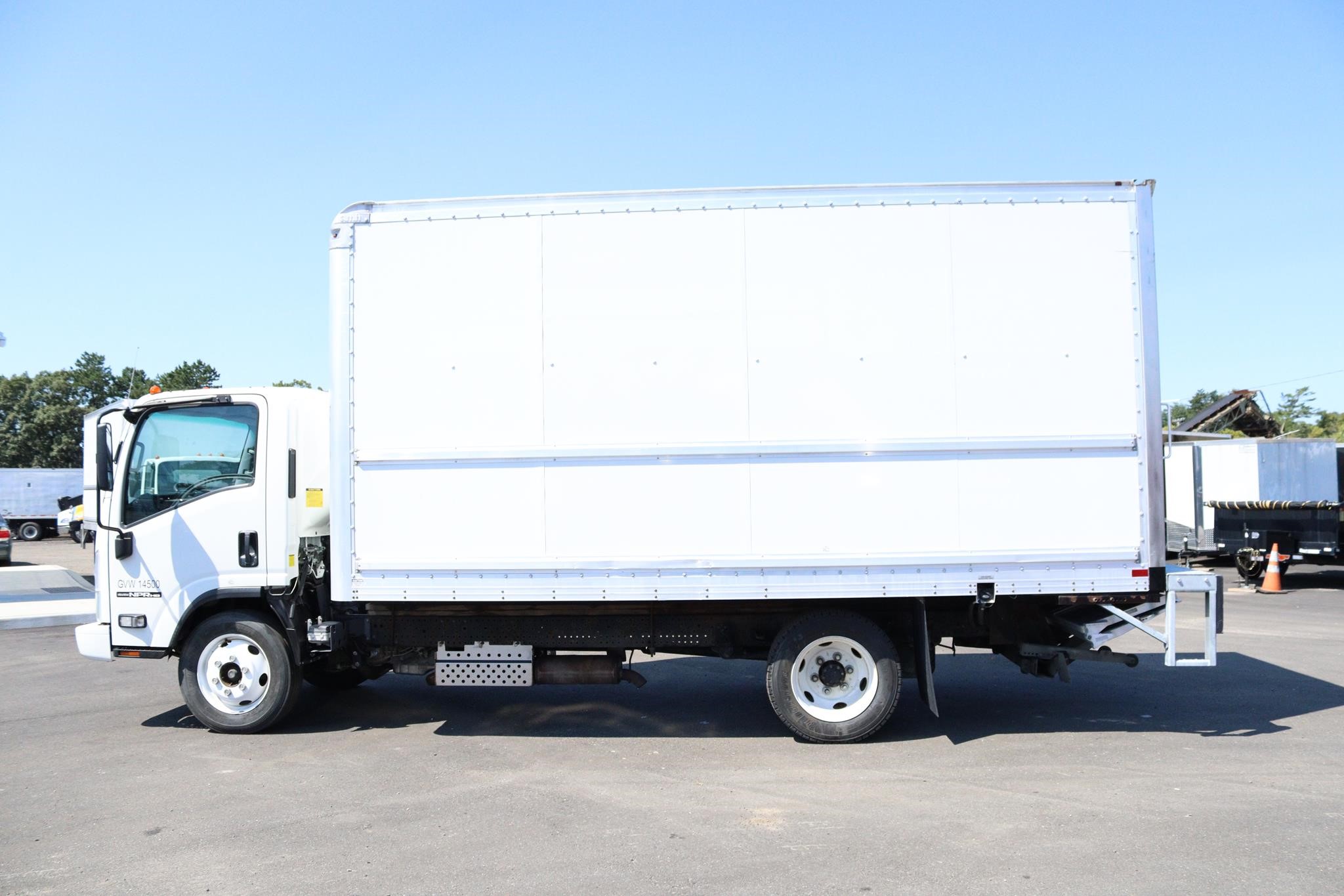 2018 ISUZU NPR HD - image 2 of 6