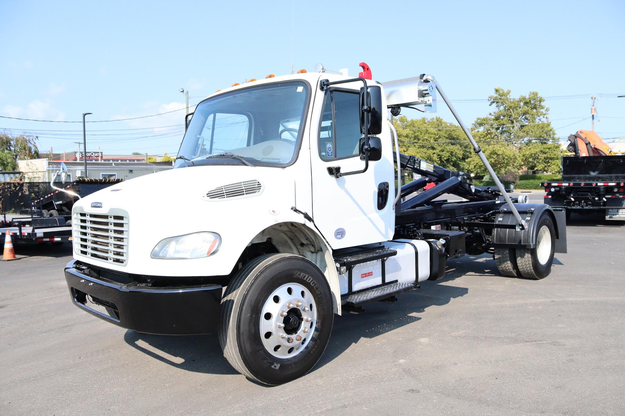 2016 FREIGHTLINER BUSINESS CLASS M2 106 - image 1 of 6