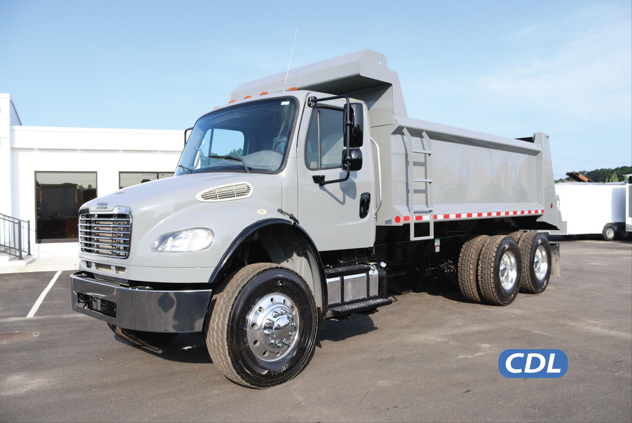 2013 FREIGHTLINER BUSINESS CLASS M2 106 - image 1 of 6