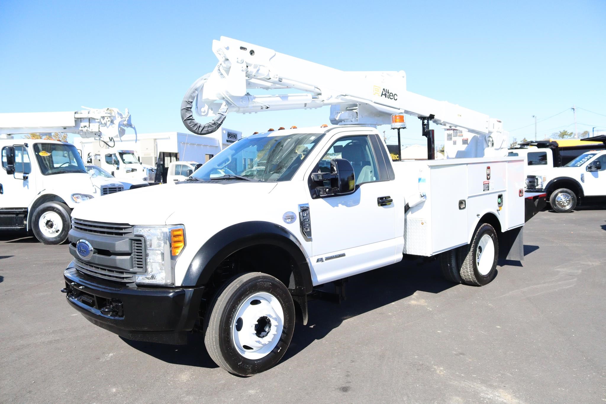 2017 ALTEC AT40G - image 1 of 6