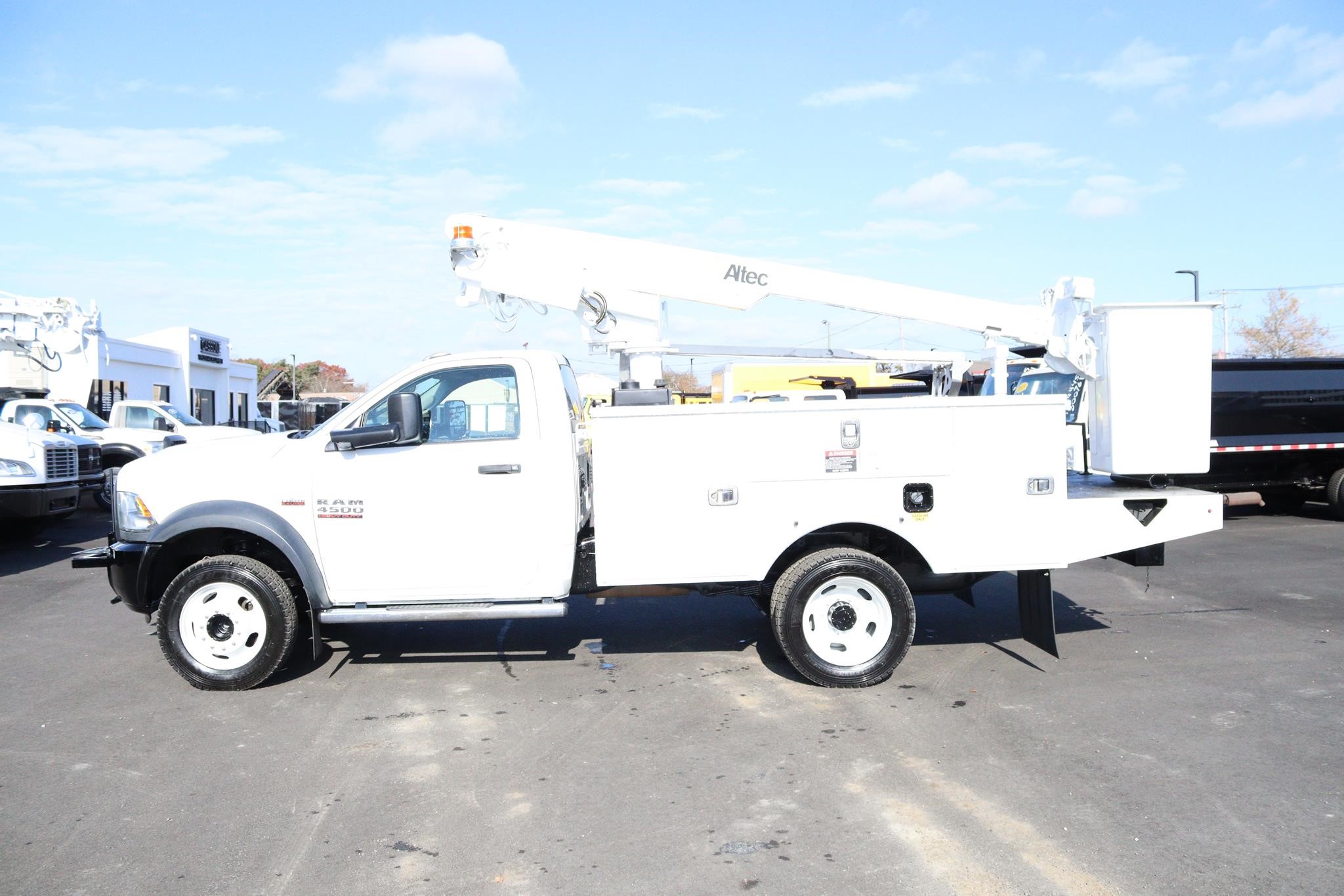 2016 ALTEC AT200A - image 2 of 6