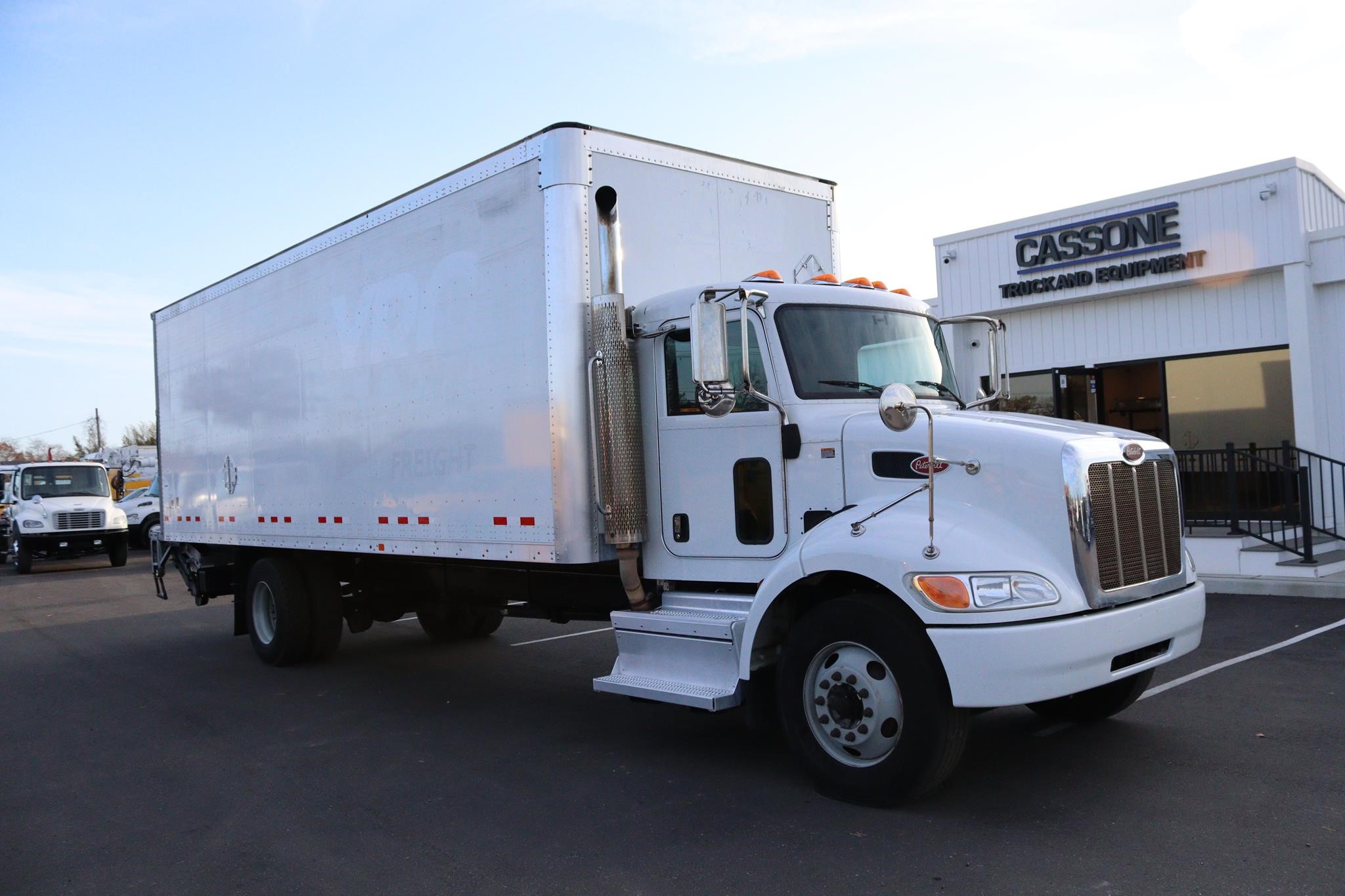 2018 PETERBILT 337 - image 5 of 6