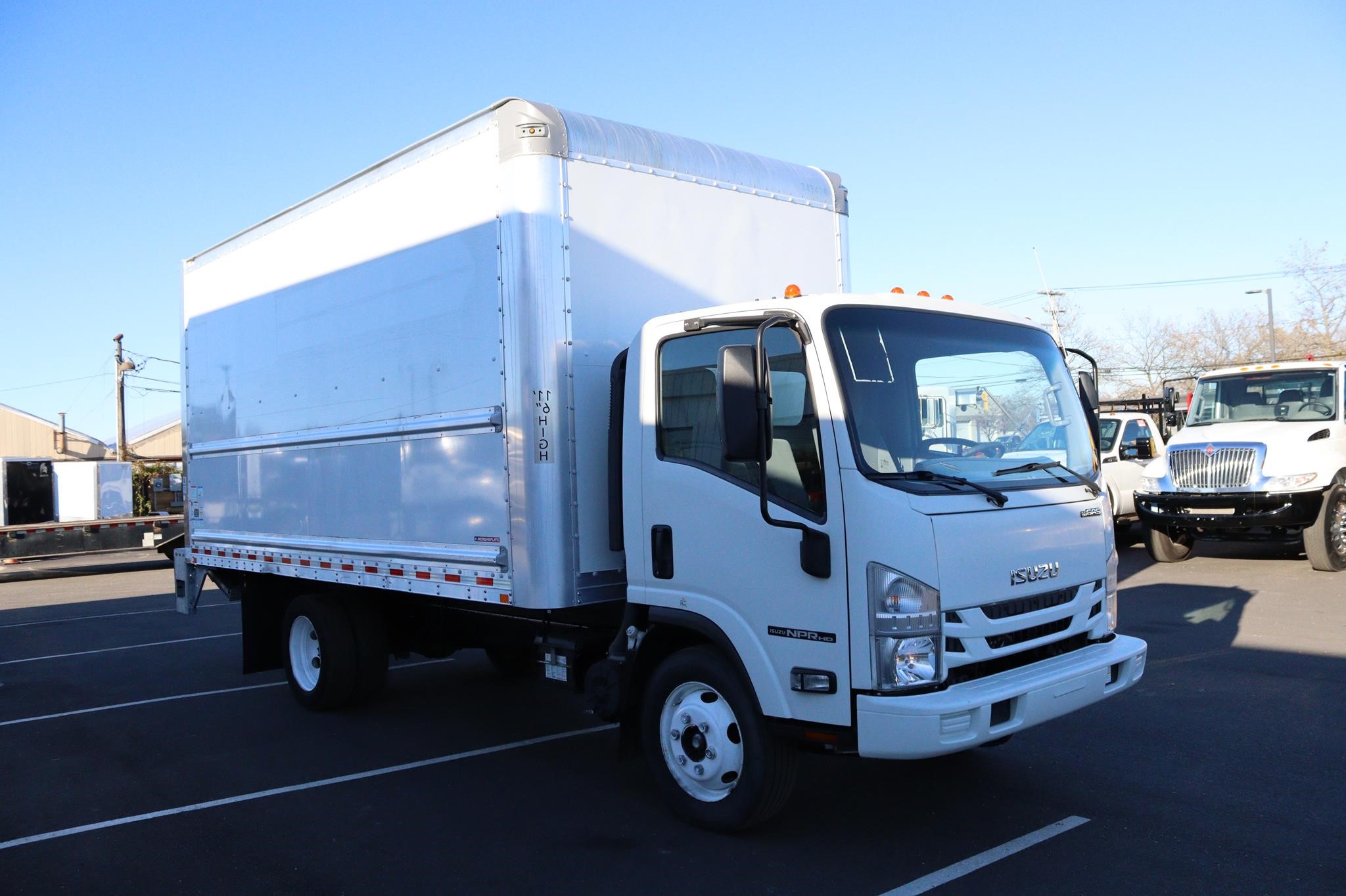 2019 ISUZU NPR HD - image 5 of 6