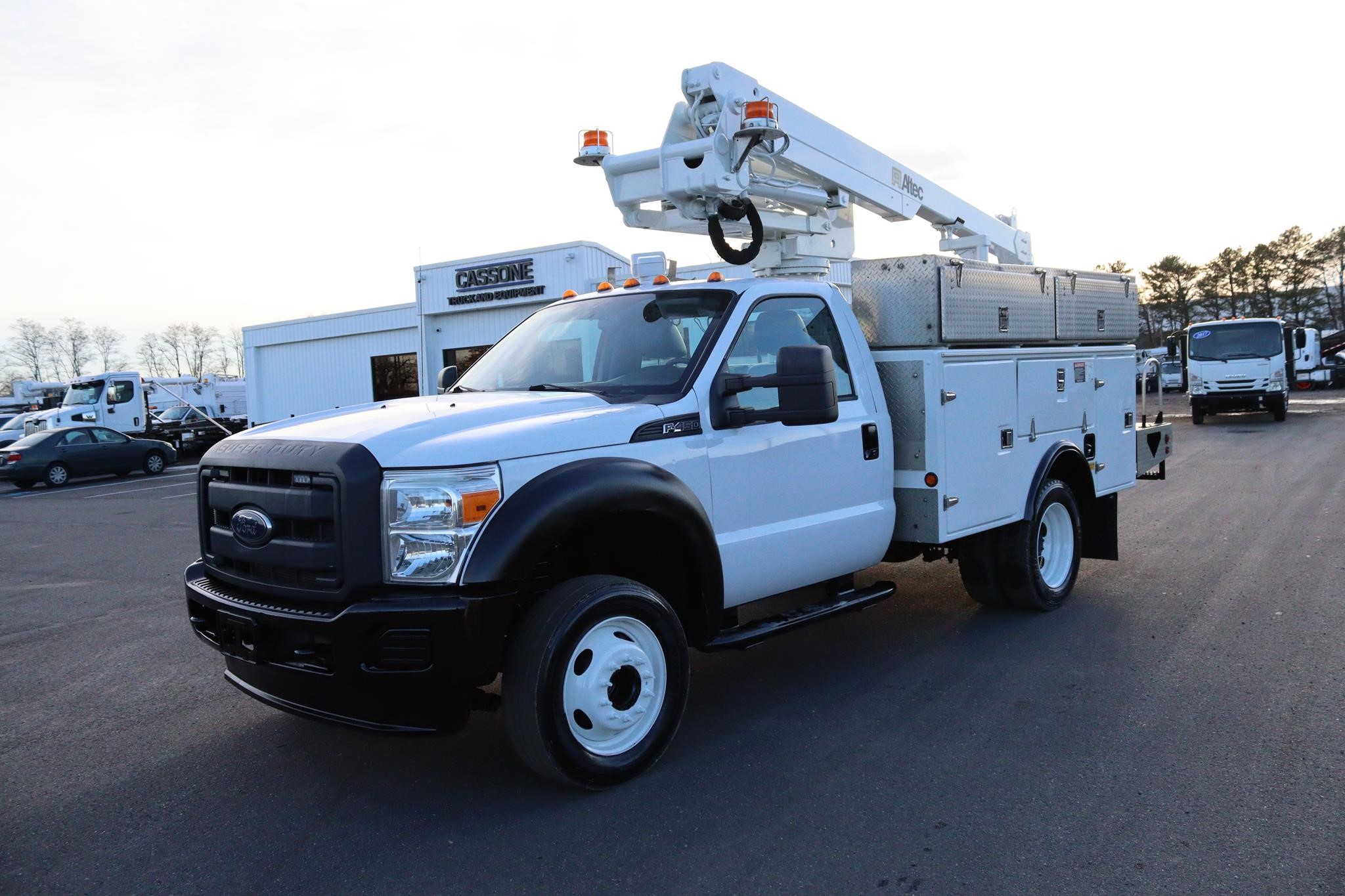 2014 ALTEC AT235 - image 1 of 6