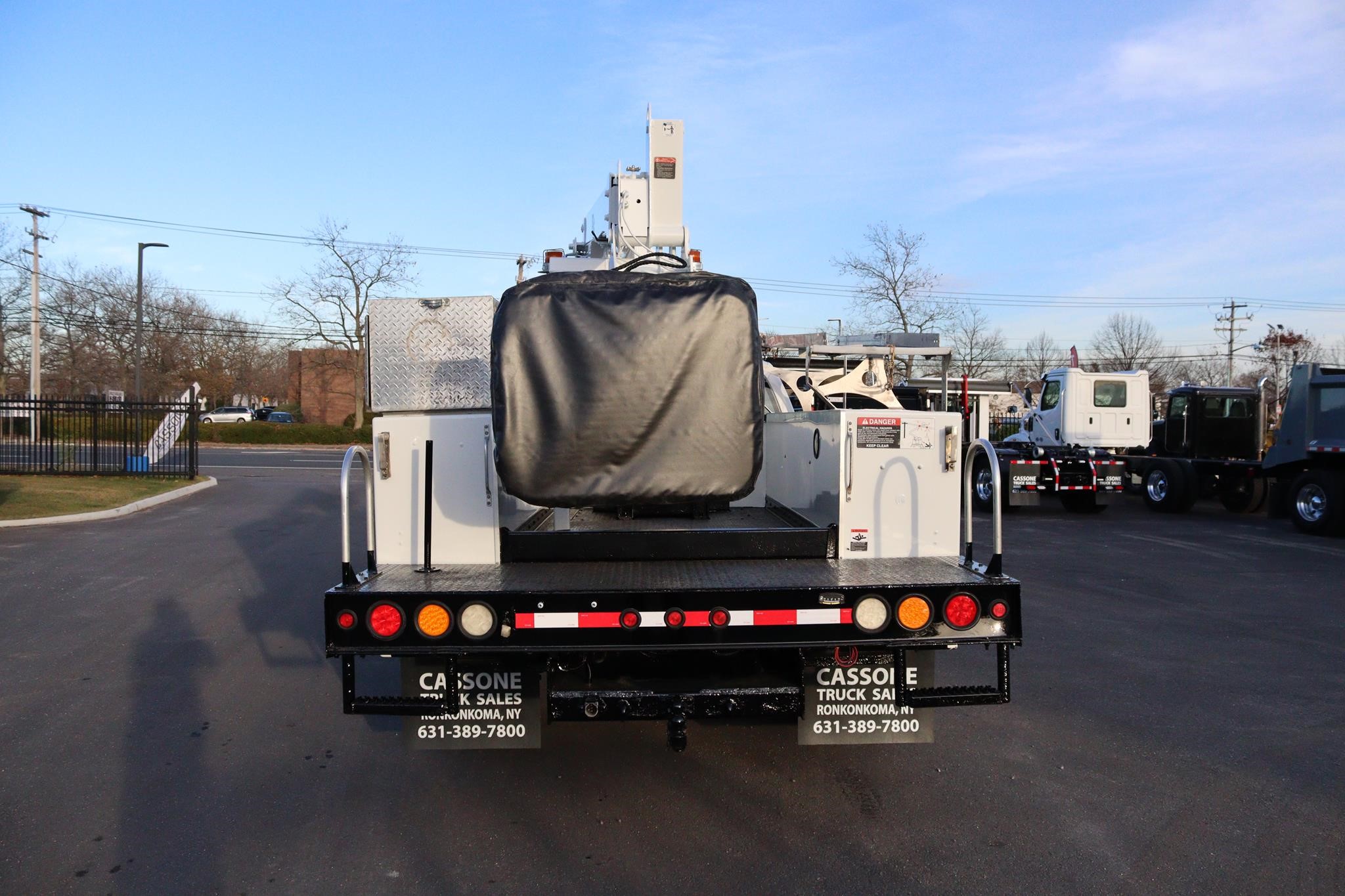 2014 ALTEC AT235 - image 3 of 6