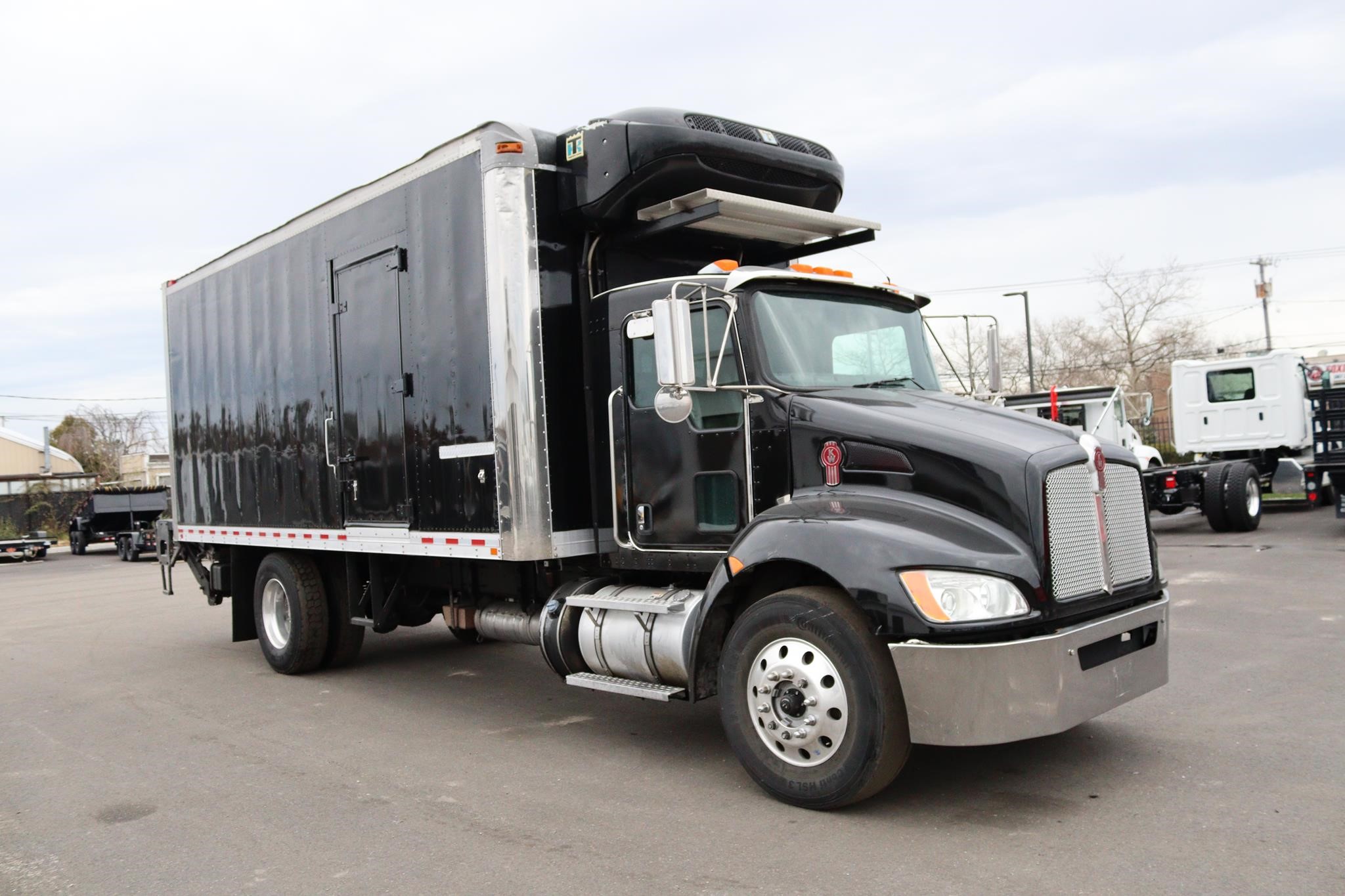 2017 KENWORTH T270 - image 5 of 6