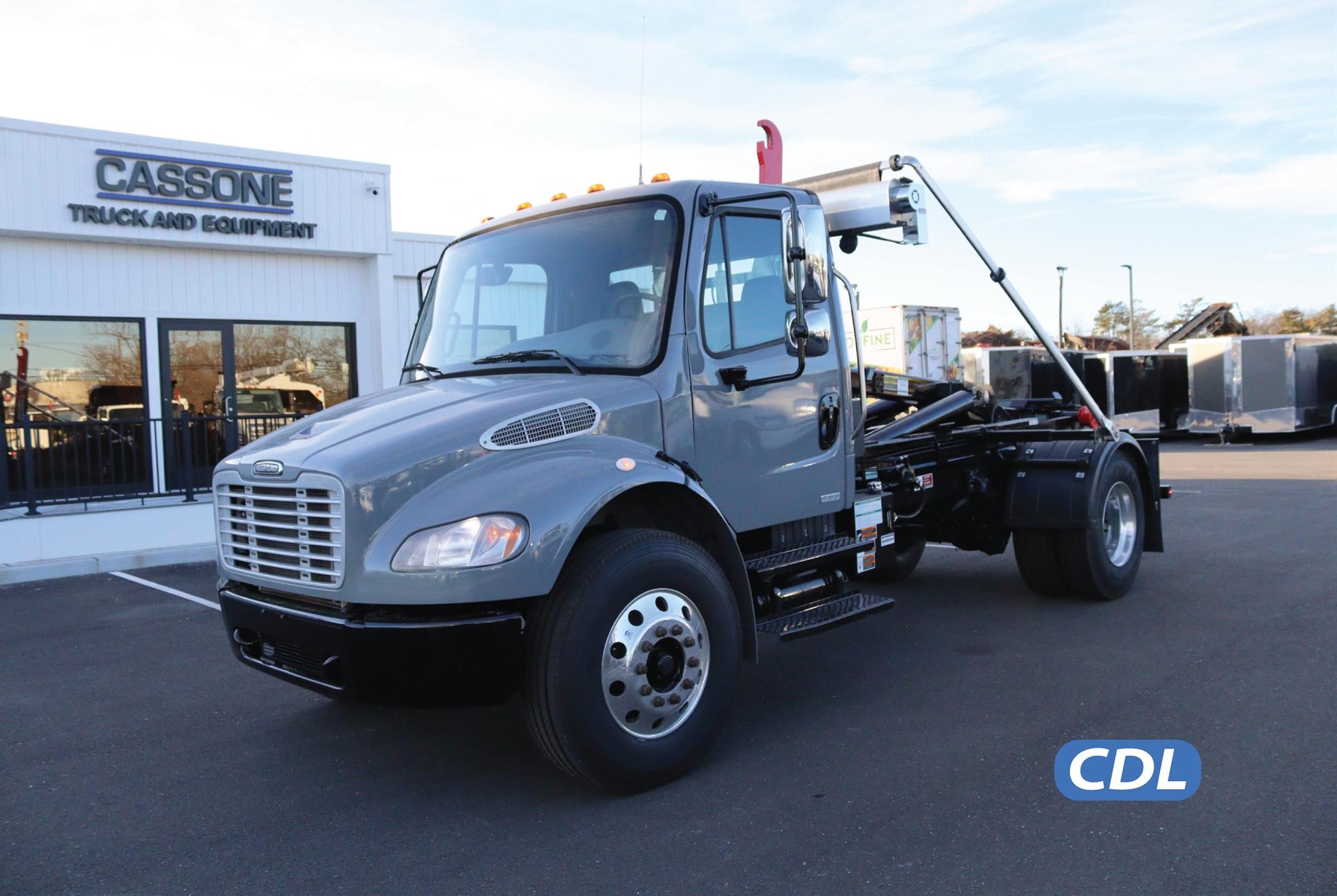 2009 FREIGHTLINER BUSINESS CLASS M2 106 - image 1 of 6