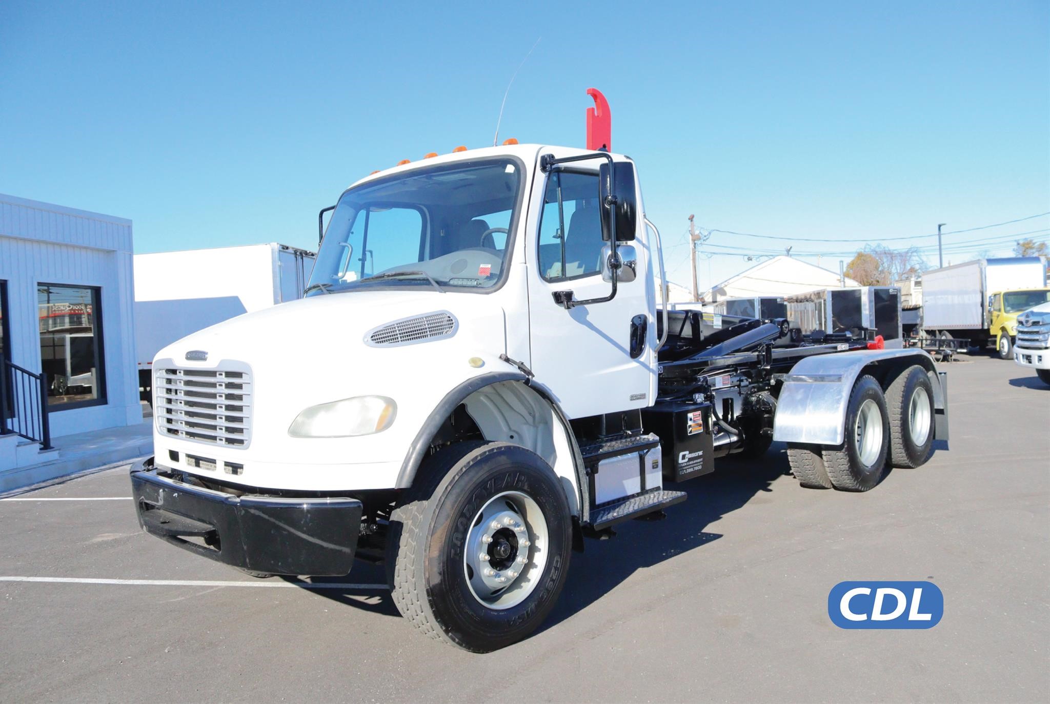 2010 FREIGHTLINER BUSINESS CLASS M2 106 - image 1 of 6