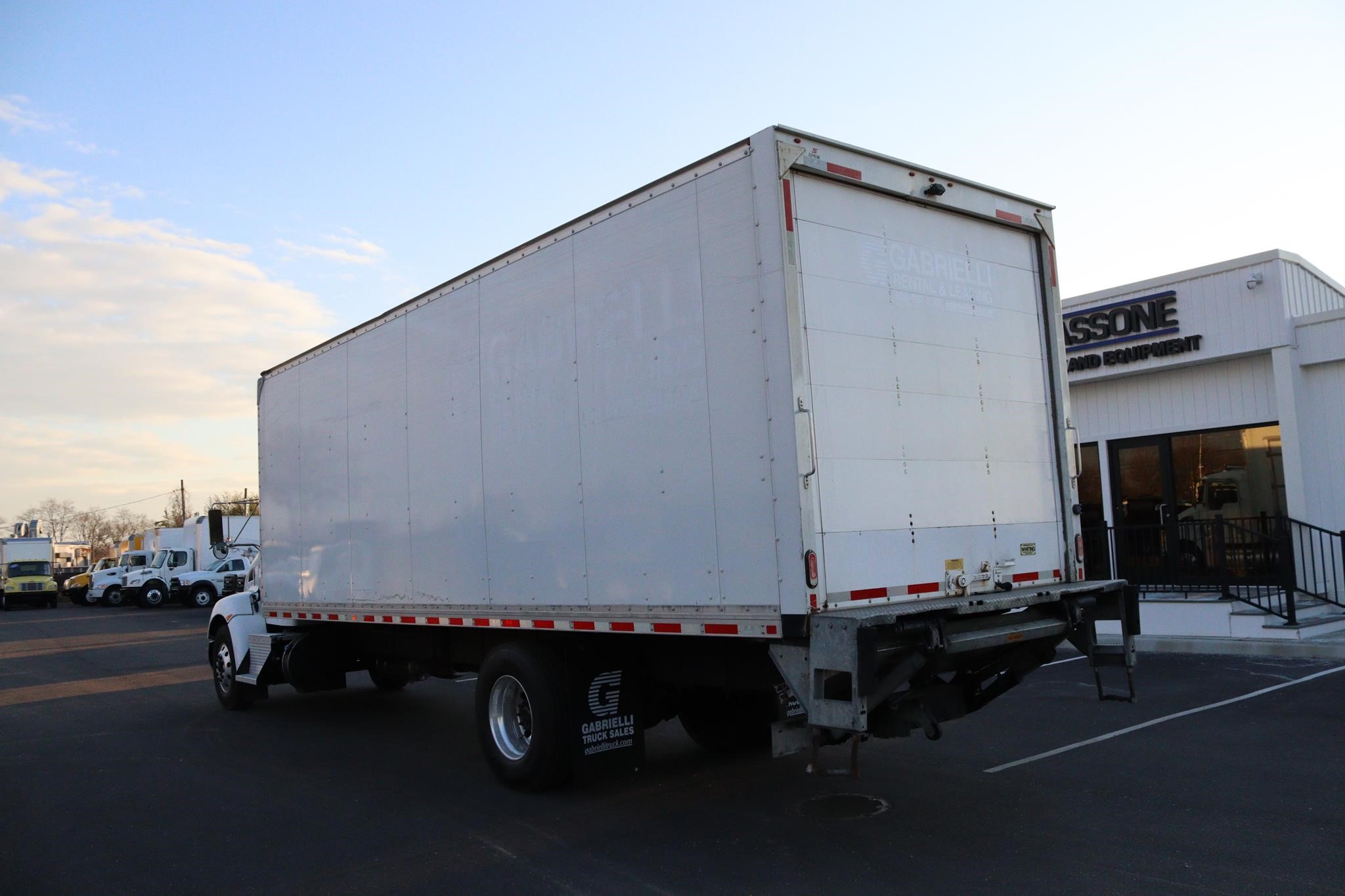 2019 KENWORTH T370 - image 2 of 6