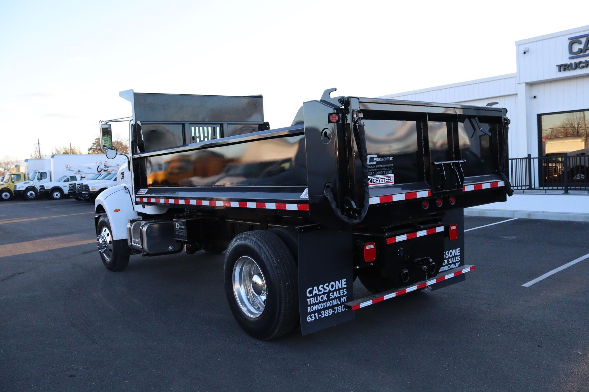 2007 PETERBILT 335 - image 2 of 6