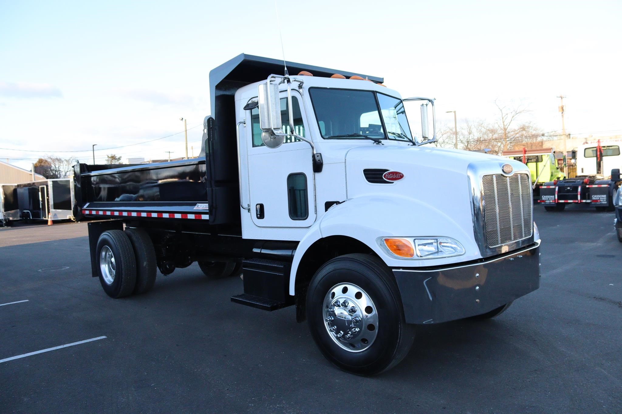 2007 PETERBILT 335 - image 5 of 6