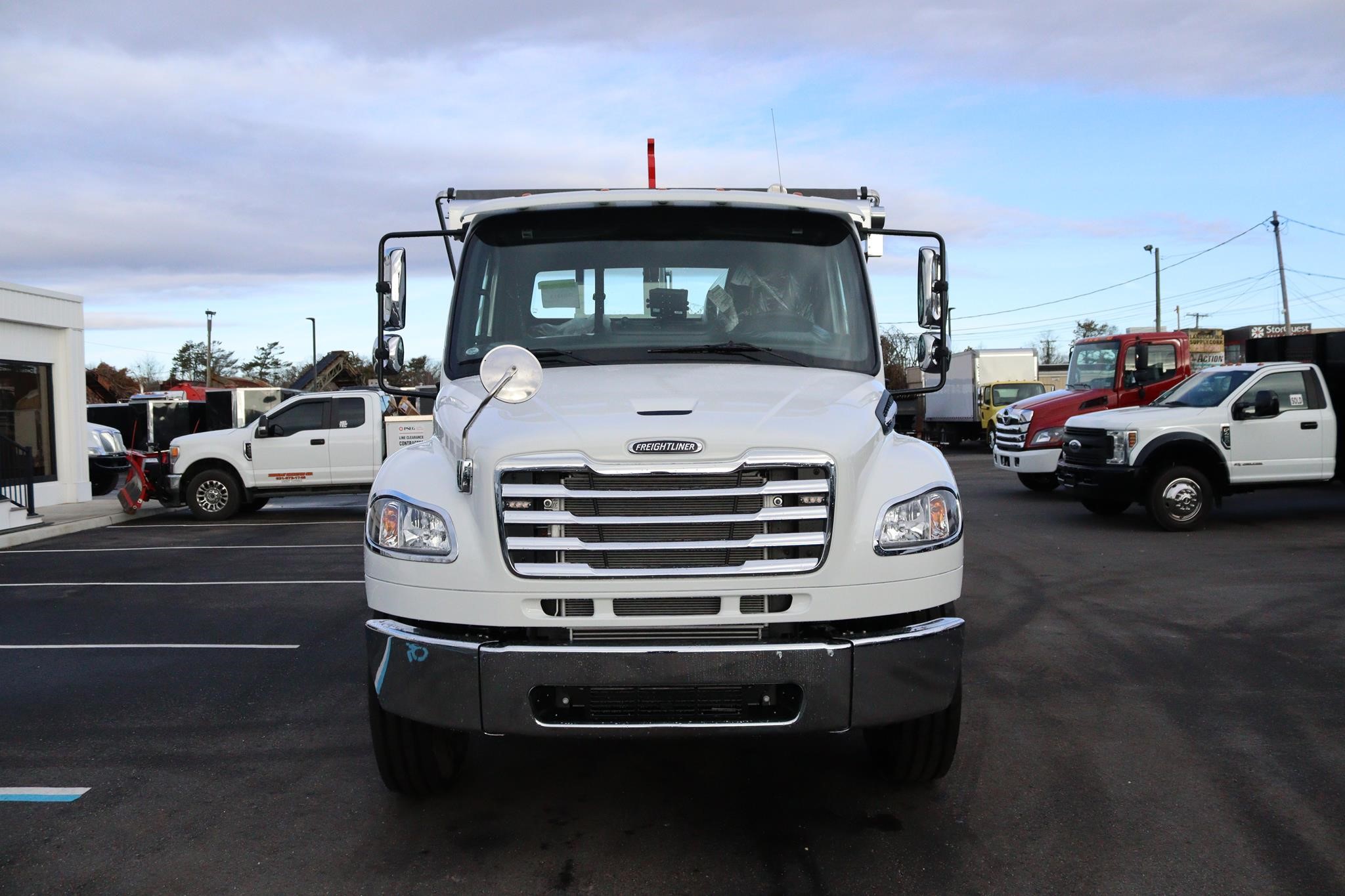 2025 FREIGHTLINER BUSINESS CLASS M2 106 PLUS - image 6 of 6