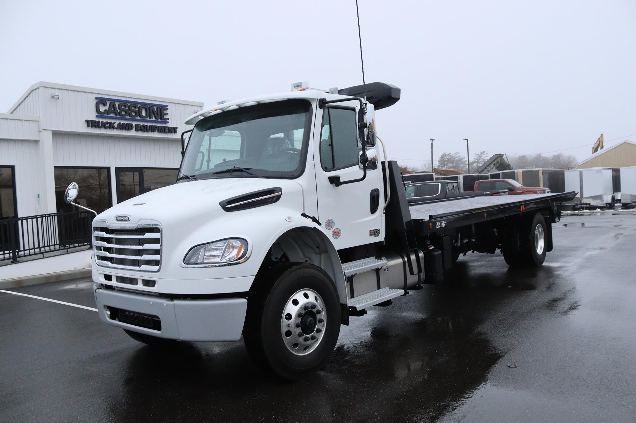 2025 FREIGHTLINER BUSINESS CLASS M2 106 PLUS - image 1 of 6