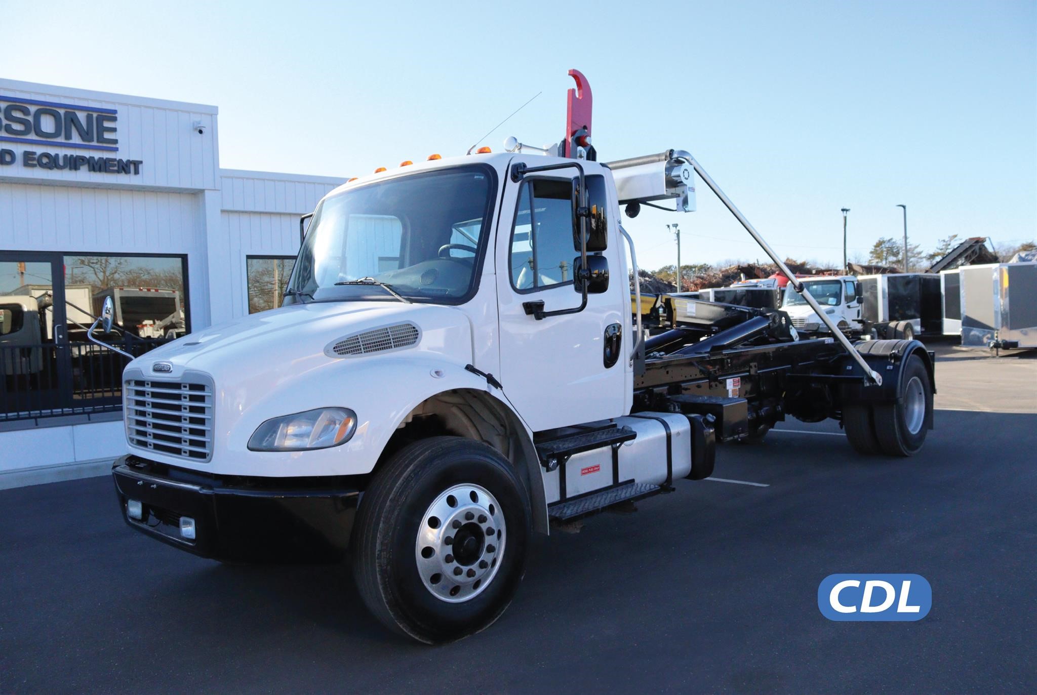 2016 FREIGHTLINER BUSINESS CLASS M2 106 - image 1 of 6