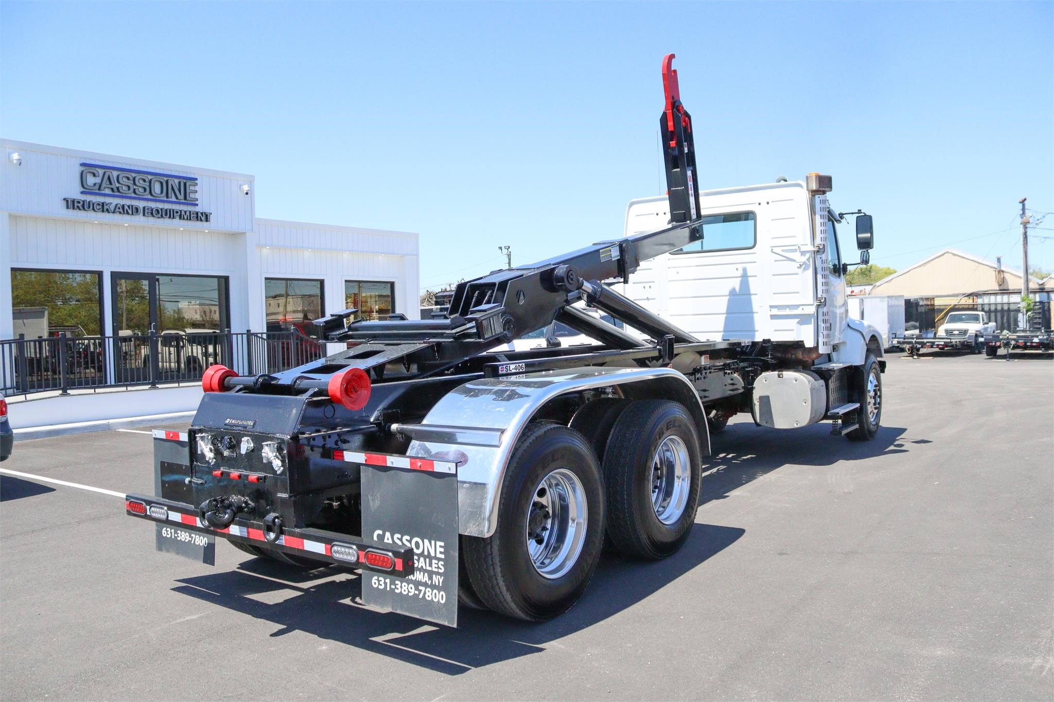 2013 VOLVO VHD - image 5 of 6