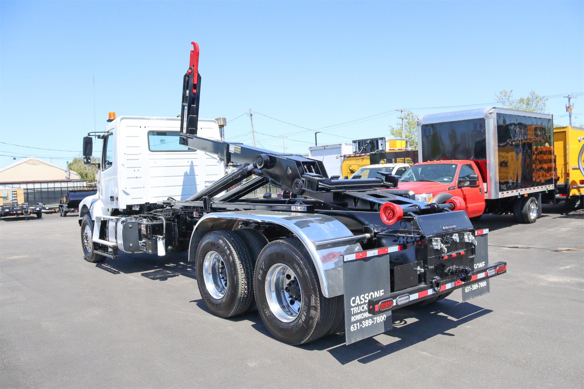 2013 VOLVO VHD42B200 - image 3 of 6