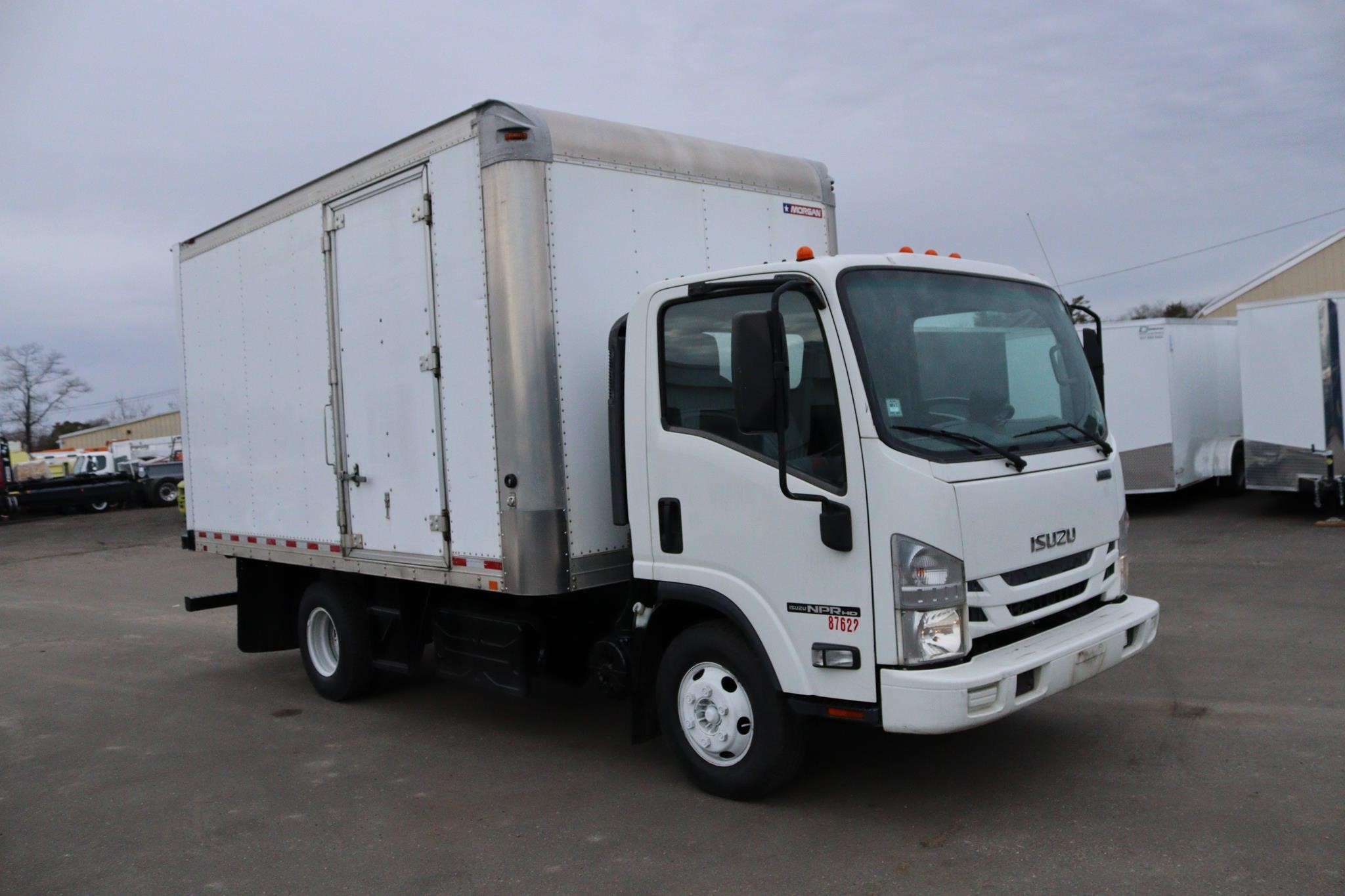 2017 ISUZU NPR HD - image 5 of 6