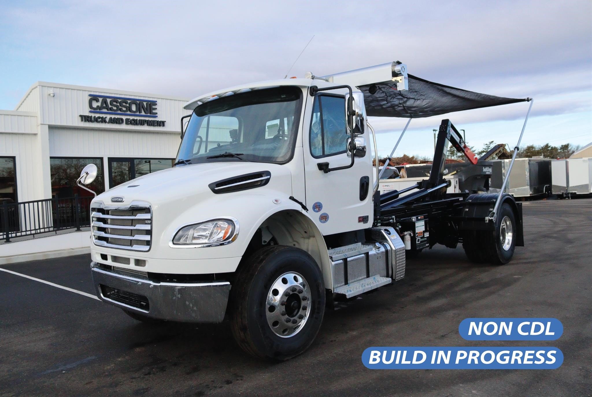 2025 FREIGHTLINER BUSINESS CLASS M2 106 PLUS - image 1 of 6