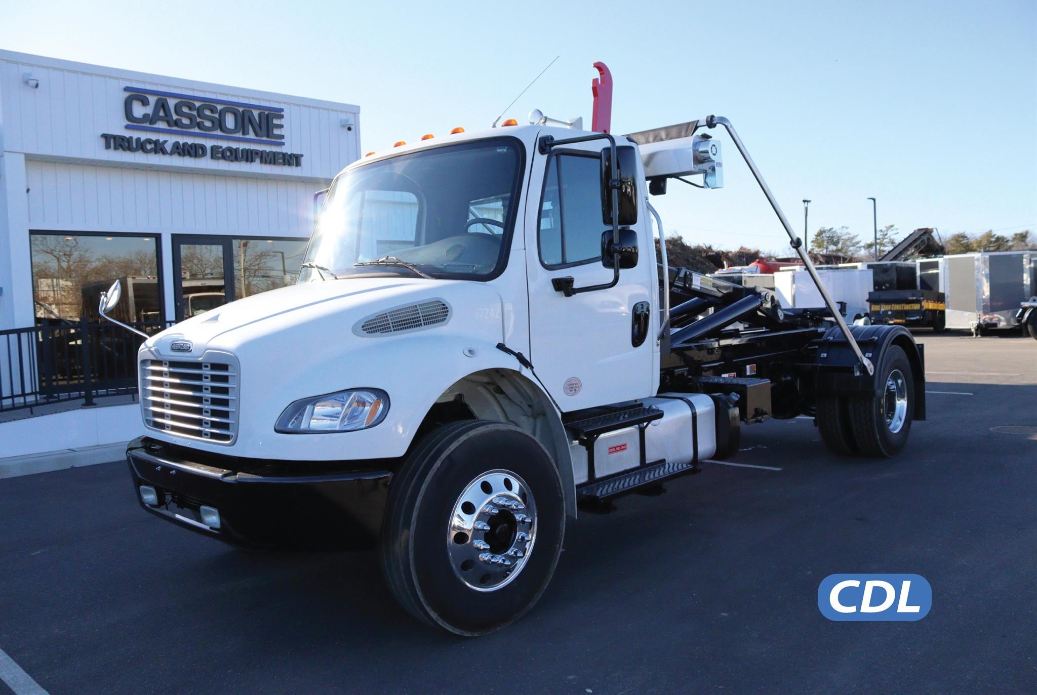 2016 FREIGHTLINER BUSINESS CLASS M2 106 - image 1 of 6