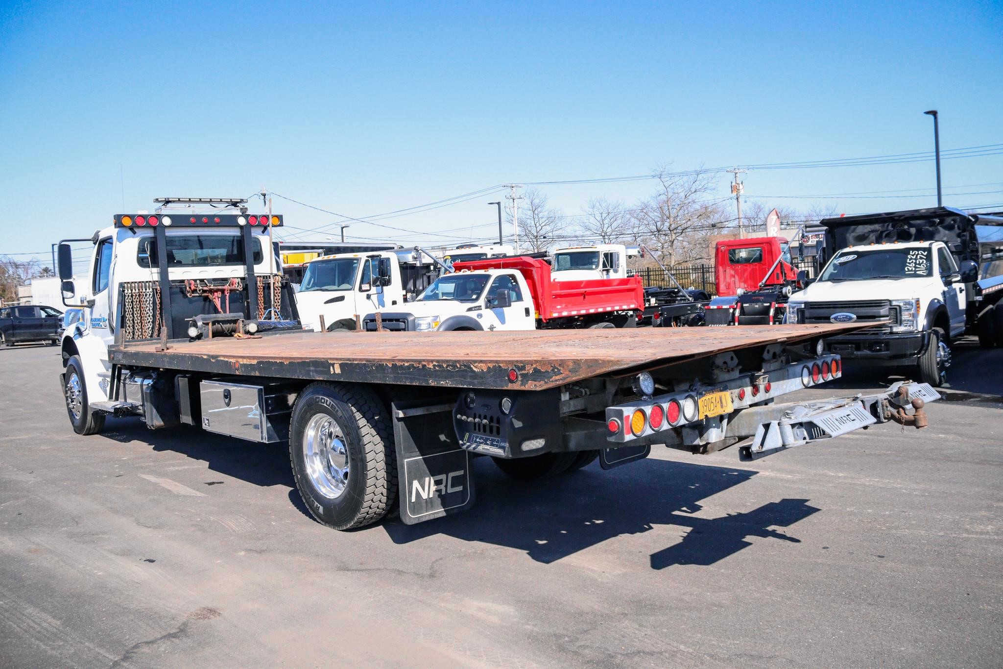 2018 FREIGHTLINER BUSINESS CLASS M2 106 - image 2 of 6