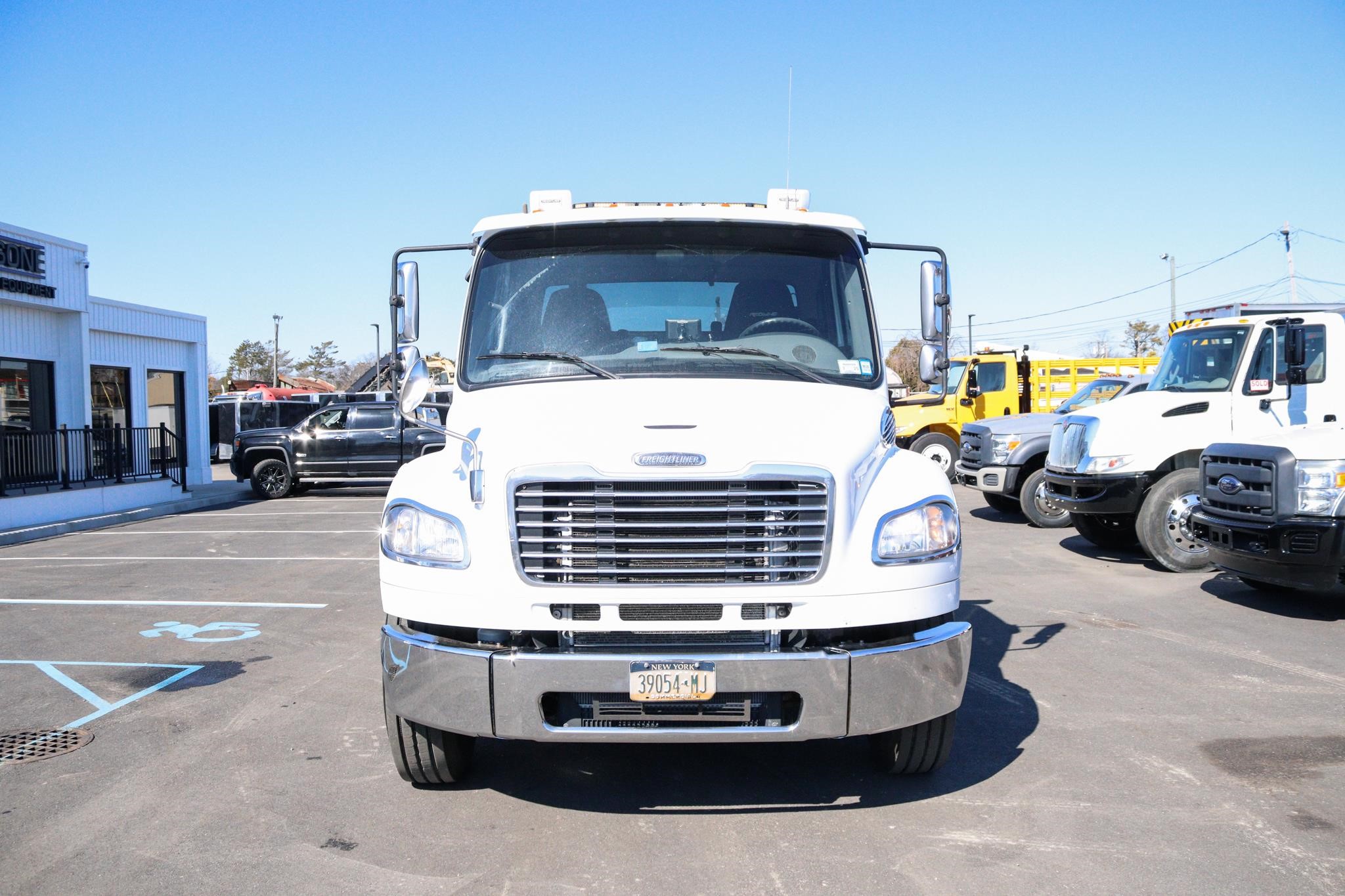 2018 FREIGHTLINER BUSINESS CLASS M2 106 - image 5 of 6